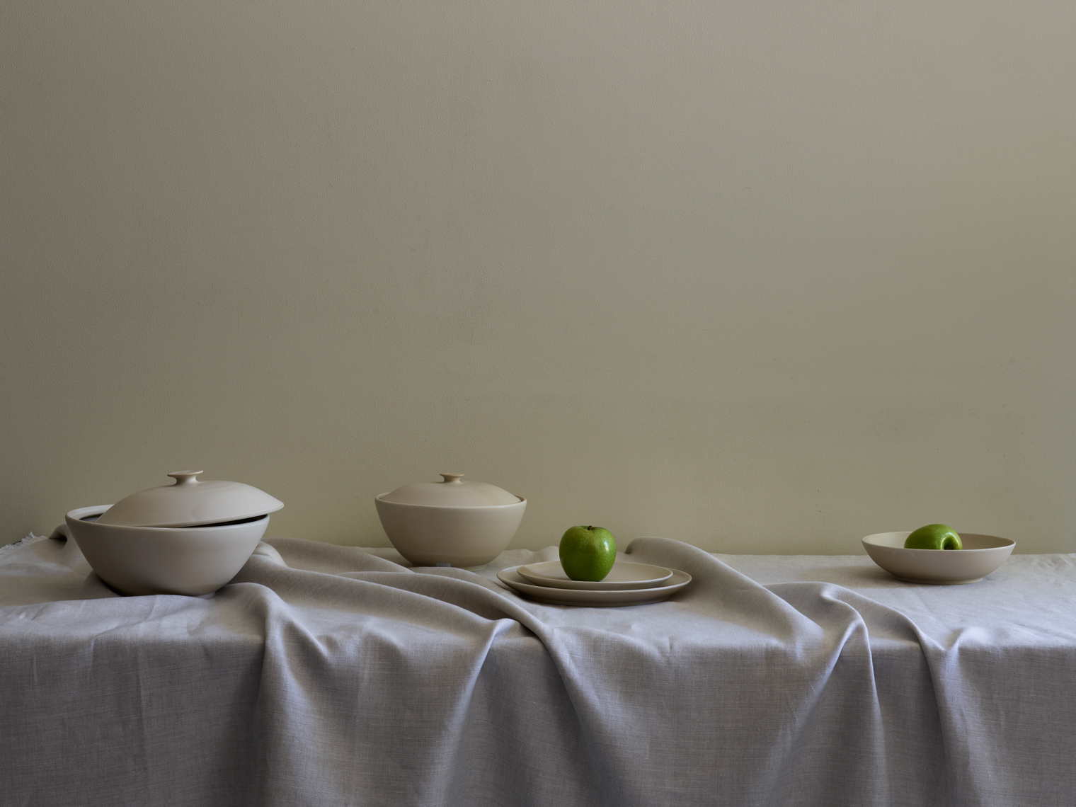 Christiane-Perrochon-Sand-Dinnerware-and-Lidded-Serving-Pieces-in-Tonal-Sand-Envioronment_0385_HERO-1